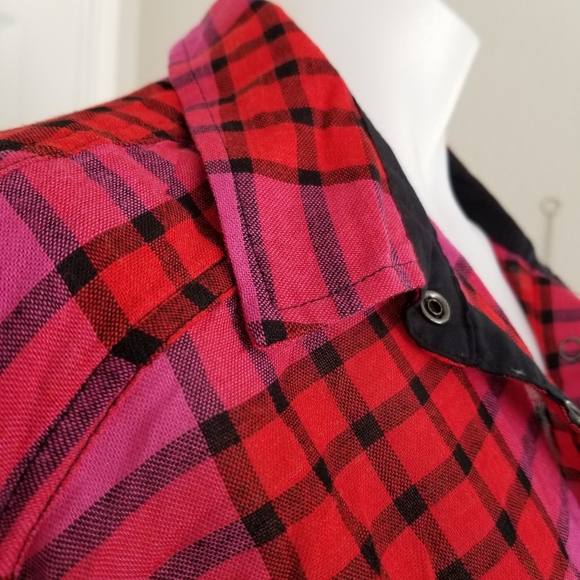 Free People Red & Pink Plaid Shirt XS NWT Adjustable Cinch Waist Arms Frayed Hem - Picture 6 of 15